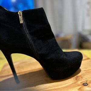 Jessica Simpson Black Heeled Boots with Stiletto Heel